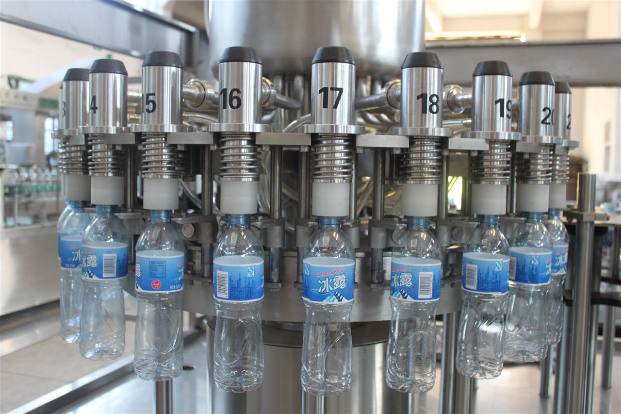 一款性能較好的產(chǎn)品——翔宇三合一灌裝機(jī)